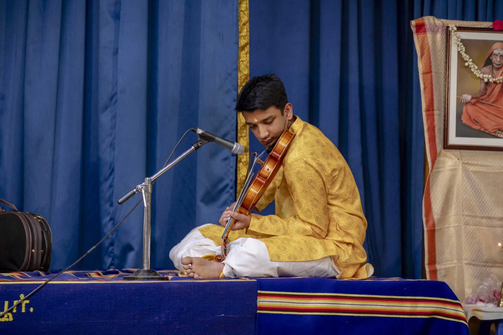 Vivek Dinesh Ramanan playing the violin